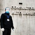 Fútbol Solidario: EL ÁRBITRO CHILENO QUE ES PARTE DE LA «PRIMERA LÍNEA» CONTRA LA PANDEMIA