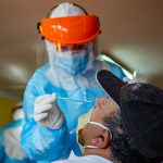 FUNCIONARIOS DE DIMAO SE REALIZAN EXAMEN DE PCR, EN OPERATIVO DE LA DIRECCIÓN DE SALUD