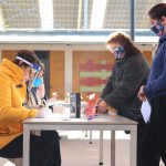 ESCUELA DE VALDIVIA DE PAINE Y ESCUELA LO SALINAS ENTREGAN TABLETS A ESTUDIANTES