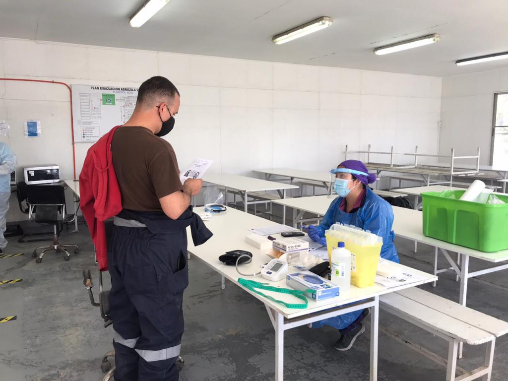 EQUIPO DE SALUD REALIZA OPERATIVO PCR A 80 TRABAJADORES EN FUNDO “LOS GRINGUITOS” DE CAMPOSANO