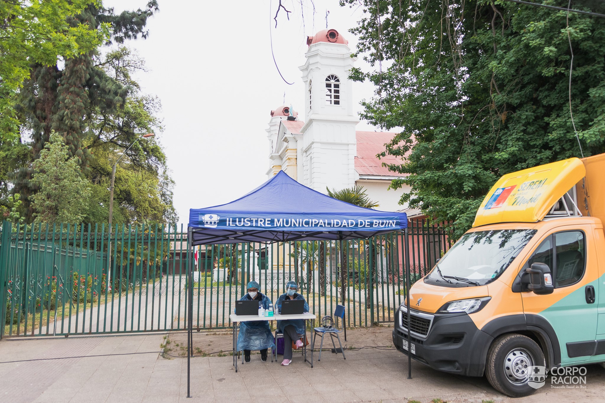 EQUIPO COSTA Y SEREMI DE SALUD REALIZAN PCR ABIERTO A LA COMUNIDAD EN PLAZA DE MAIPO