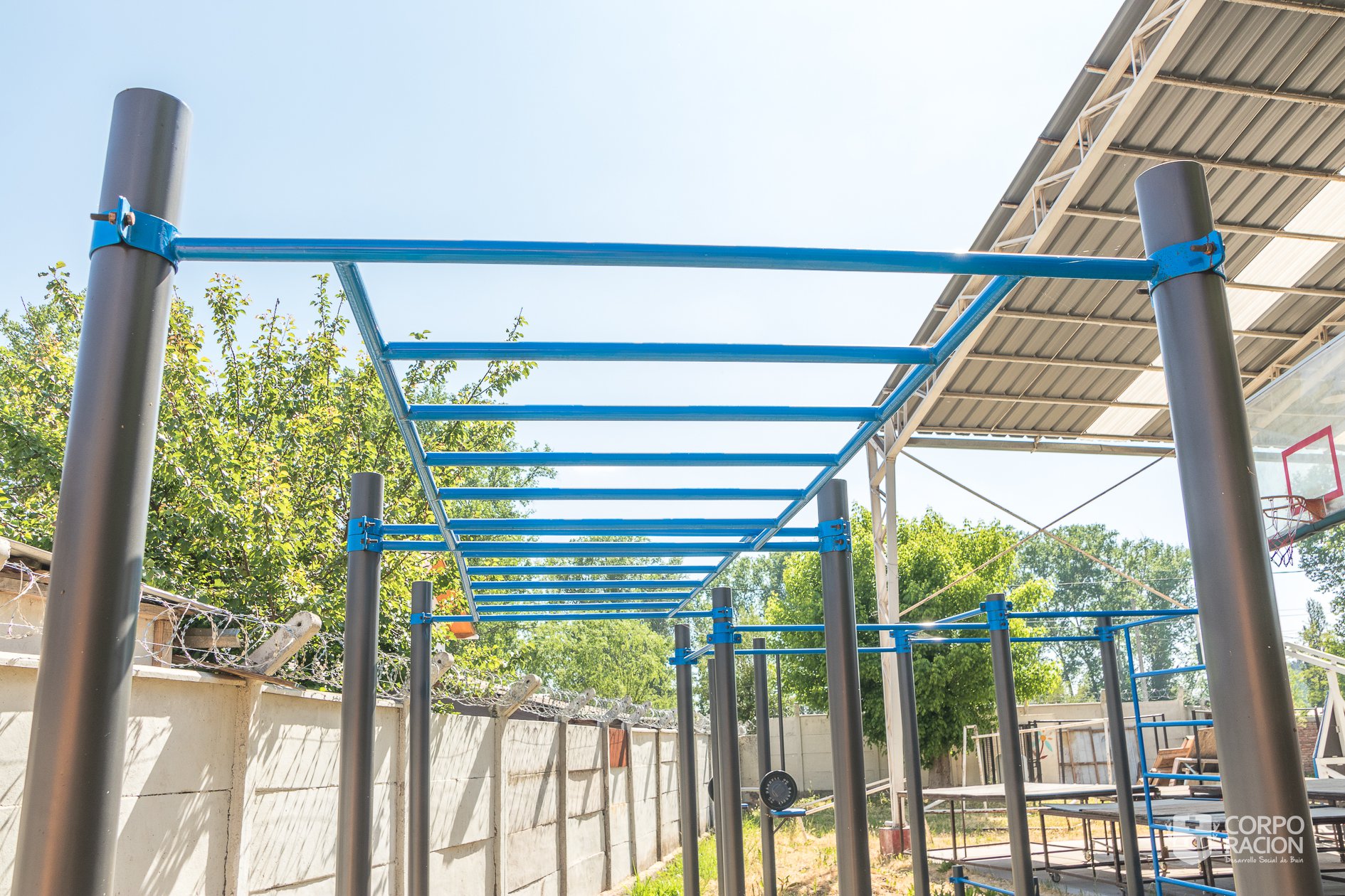 CIRCUITO DE CALISTENIA SE INSTALA EN LA ESCUELA VALDIVIA DE PAINE