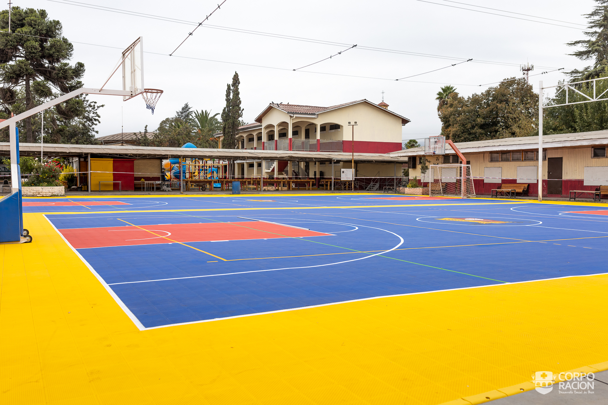 MEJORANDO LA EDUCACIÓN PÚBLICA: CULMINA PROYECTO DE 2 CANCHAS DE POLIPROPILENO EN LICEO FRANCISCO JAVIER KRUGGER