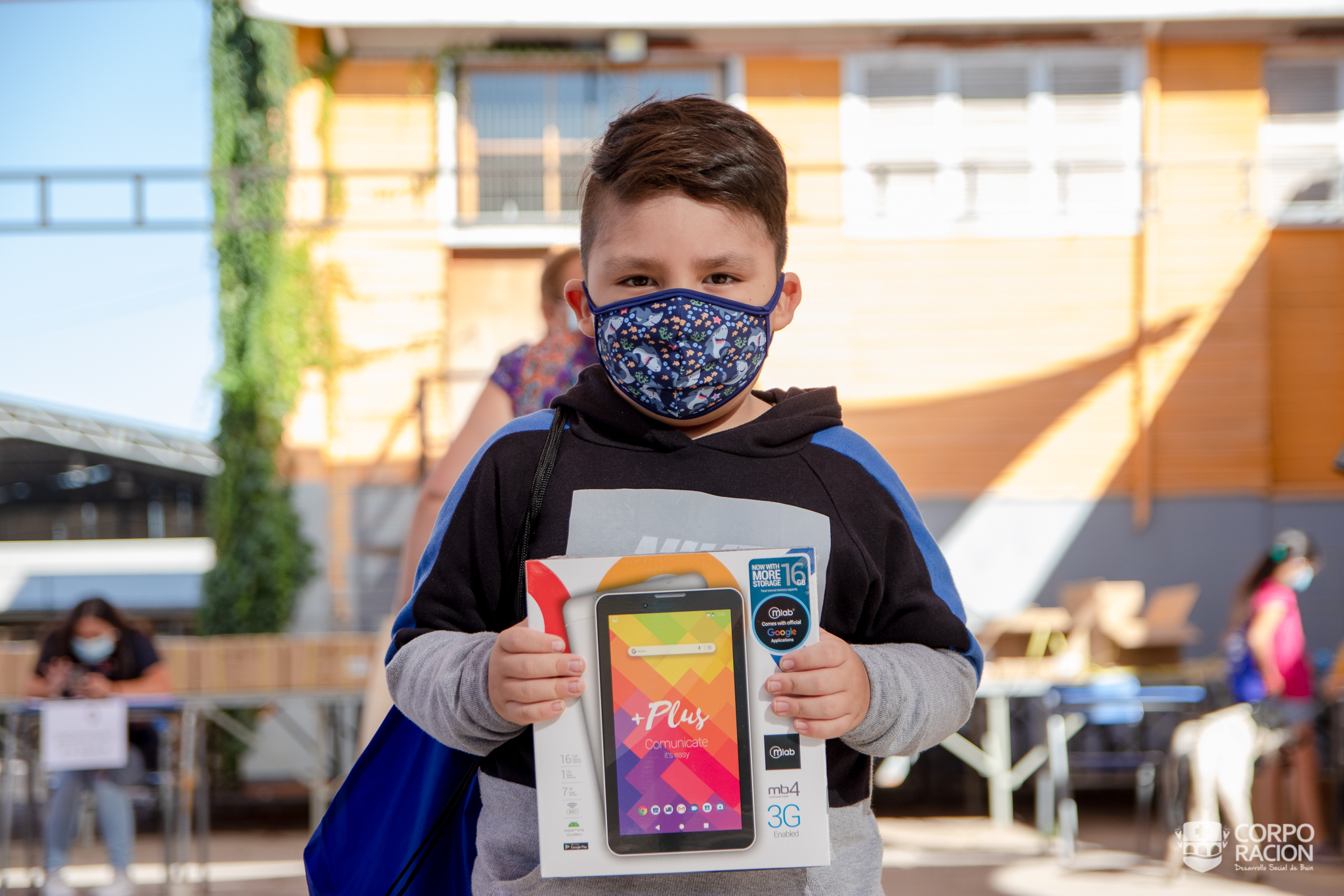 LICEO A-131 ENTREGA TABLETS E INTERNET A ESTUDIANTES DE PRE-KÍNDER, KÍNDER Y 1ERO BÁSICO