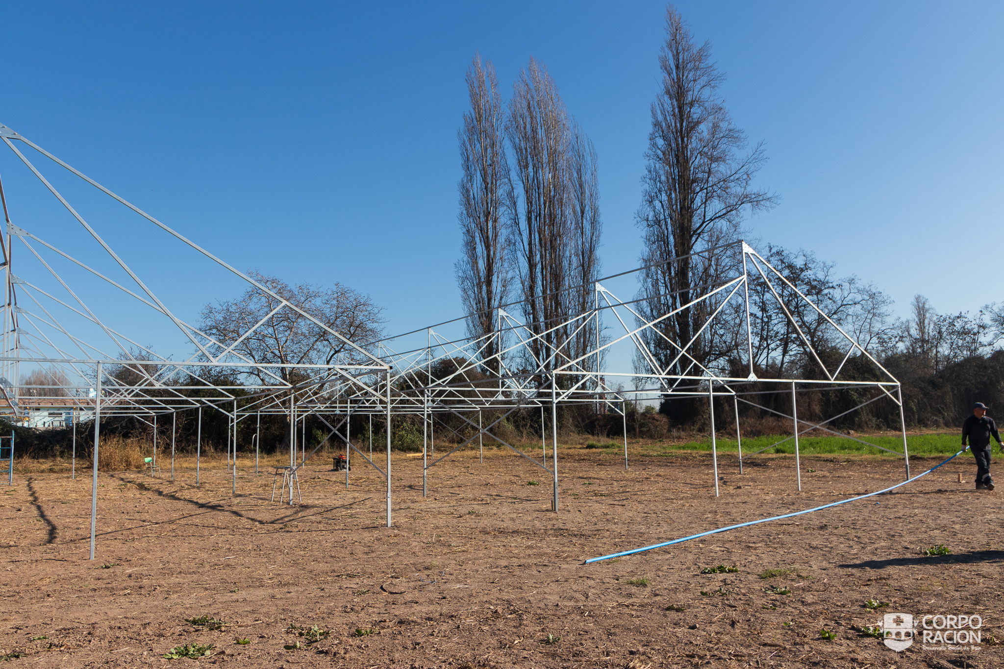COMIENZA LA CONSTRUCCIÓN DE 5 NUEVOS INVERNADEROS EN EL LICEO POLIVALENTE LOS GUINDOS